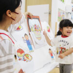 保育園の先生と園児の様子