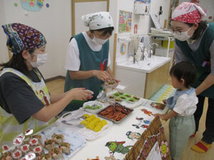 夏祭りのイベント給食の様子