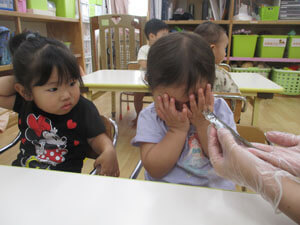 ししゃもに反応する保育園児