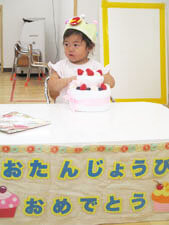 保育園での誕生日会の様子、保育園児