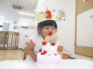 保育園での誕生日会の様子、保育園児
