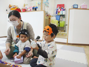 保育園でのハロウィンパーティーの様子