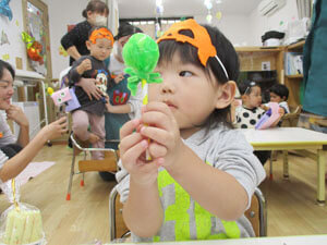 保育園でのハロウィンパーティーの様子