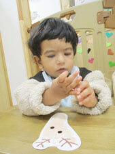 保育園の親子で遊ぶミニ運動会の様子