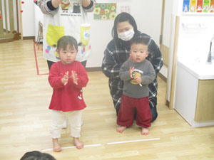 保育園児と先生