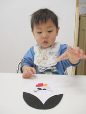 工作をする保育園児の様子