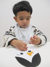 工作をする保育園児の様子