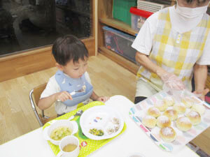 手作りパン給食の様子