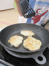 保育園の手作りお好み焼き給食